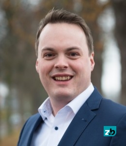 Arno Kursten (34) woont in Weert en is getrouwd met Anne. Samen hebben zij een tweeling: zoon Loet en dochter Fiet. Hij heeft verschillende opleidingen gedaan: Heao commerciële economie, hbo accountancy en post-hbo accountant-administratieconsultant. Sinds 2014 is hij bedrijfsadviseur bij Bonten Advies. Hij is bestuurslid bij V.V. de Brökwagters en houdt van PSV en squash.