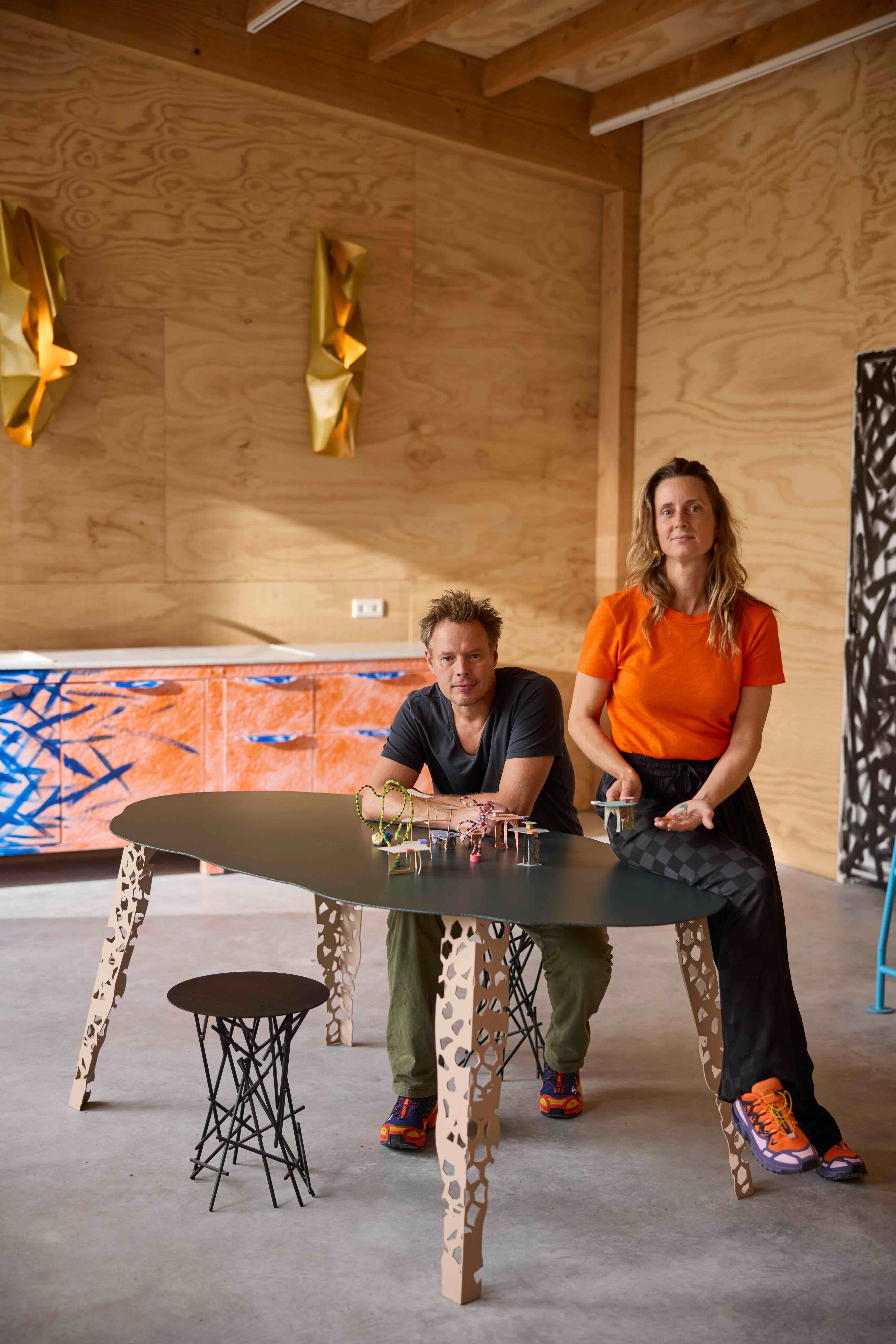 Kiki van Eijk en Joost van Bleiswijk in hun ontwerpstudio.