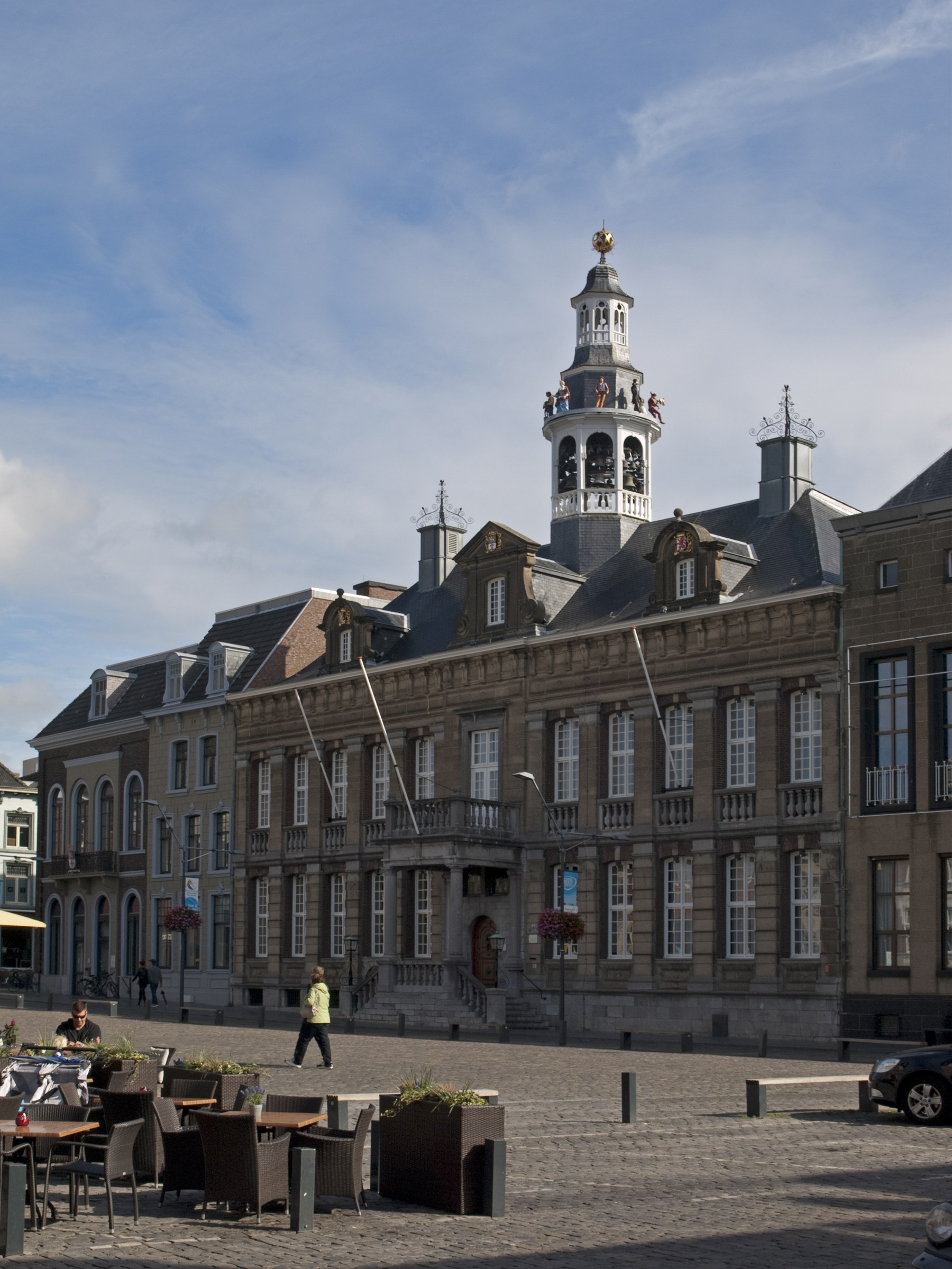 Voorgevel van het stadhuis van Roermond.