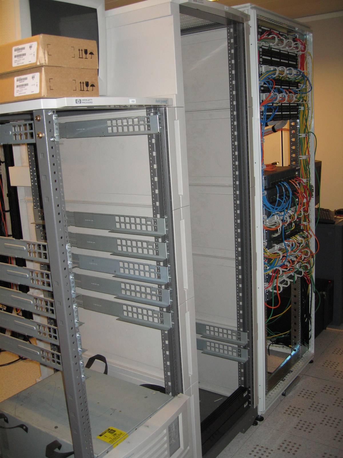 Serverrekken, gefotografeerd in 2008. Illustratief beeld; geen afbeelding van het gemelde incident of van Ivanti-apparatuur.
